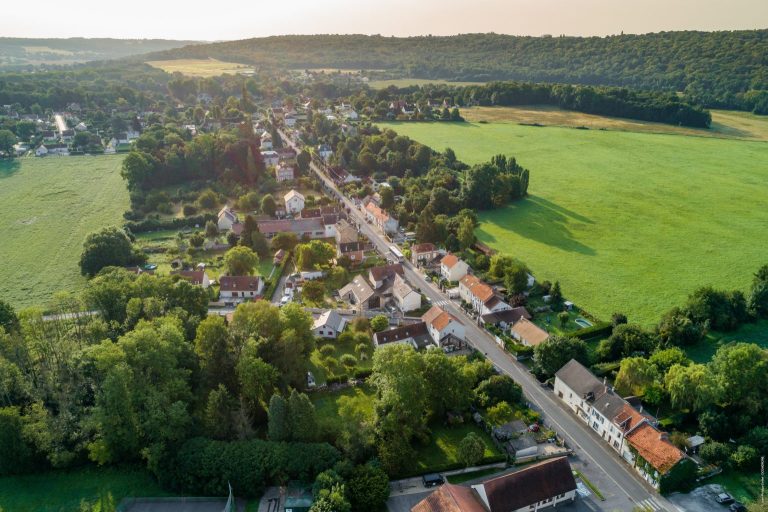 Saint Cyr sur Morin Prise de vue par drone DCOMDRONE 1 copie 1536x1023 1 768x512